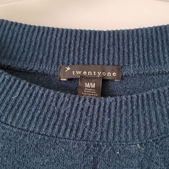 Forever 21 Blue Sweater - Picture 2 of 4